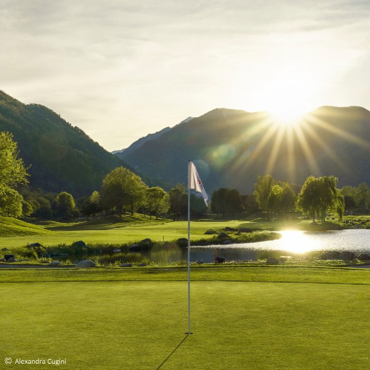 ☀️Et si vous prolongiez la saison golfique au Tessin ? Compétition ou perfectionnement… à vous de choisir : 📍Ticino…